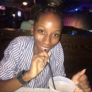 Meet your Posher, Alexus